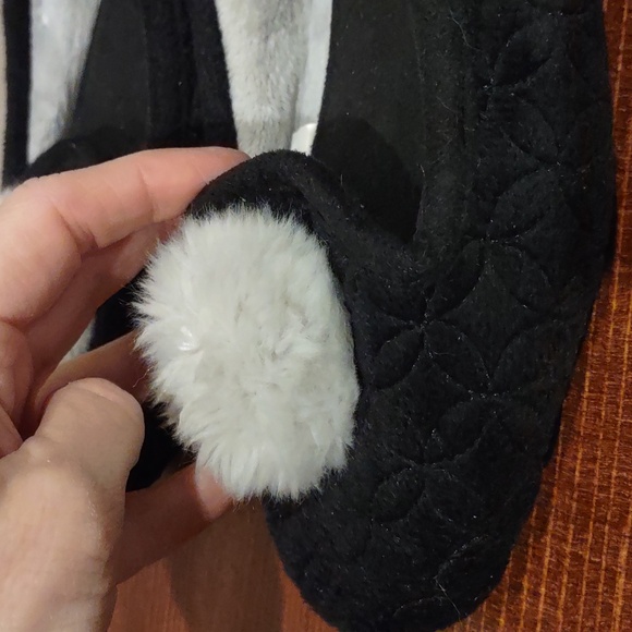Pretty You London Black and Gray Pom Pom Quilted Slippers, New, Large, 8-9 - Picture 7 of 10